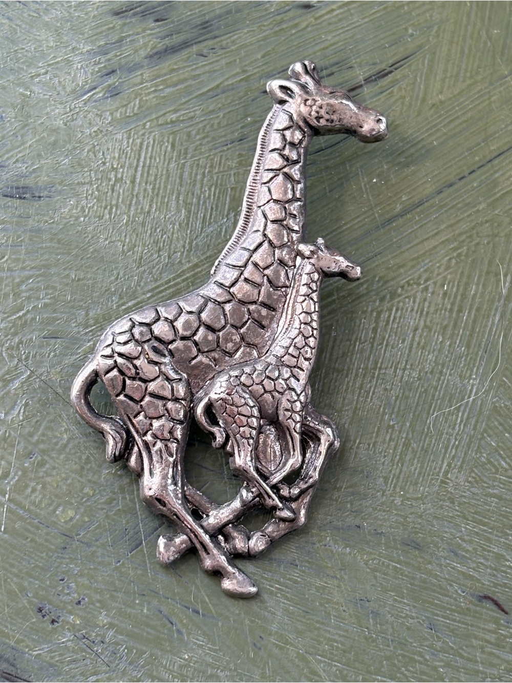 Giraffe Mother & Calf Metal Brooch - Silver Tone